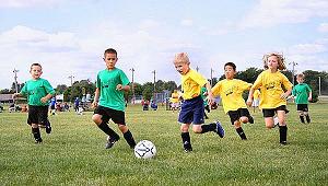 Young children play sports - Advantages and disadvantages